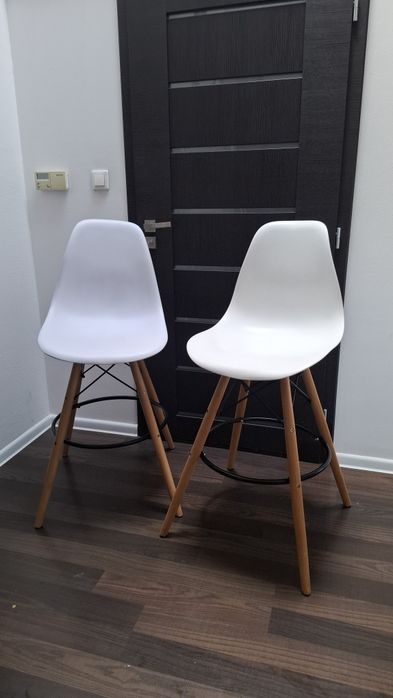 2 szt białe hokery w style skandynawskim