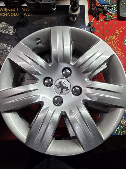 Kołpaki do Peugota.