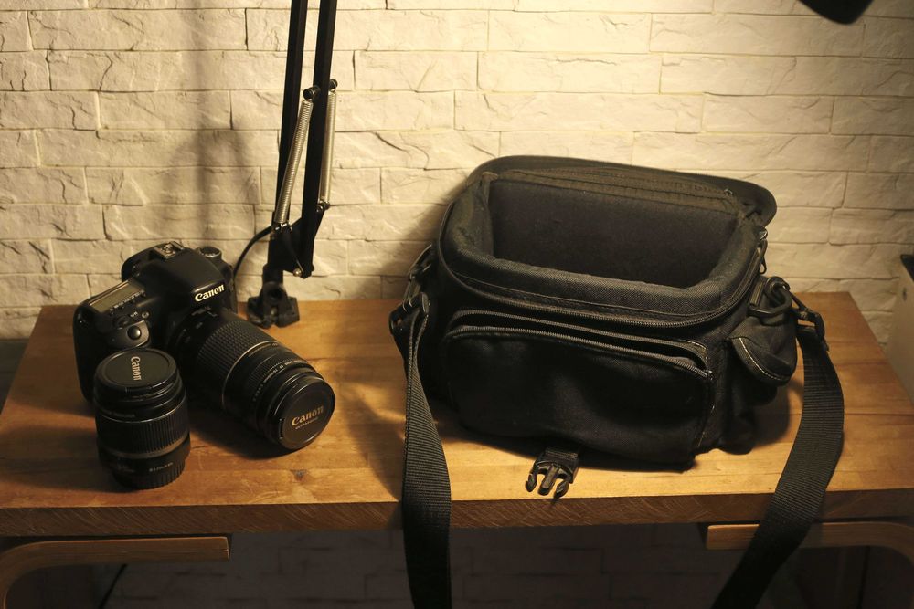 Kit completo da câmara Canon EOS 7D (2 objetivas + mala de transporte)