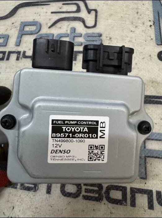 Блок управления топливным насосом Toyota Highlander 20г.  89571-0R010 895710R010