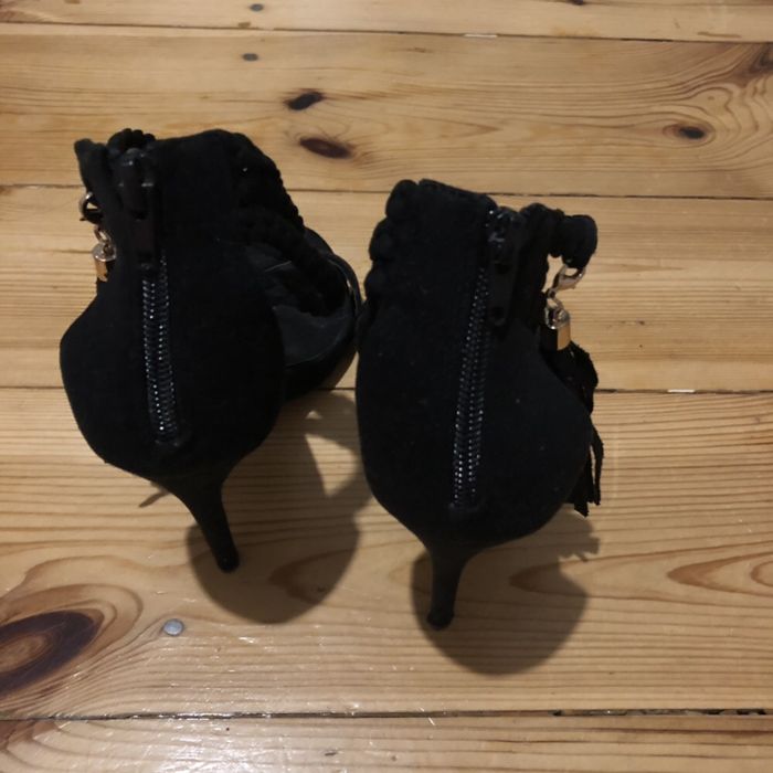 Czarne szpilki zamszowe