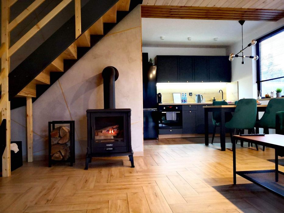 Domek z jacuzzi na Mazurach, nad jeziorem. Mazury, kominek balia bania