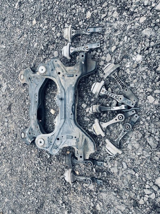 Подрамник Передняя Балка Підрамник передній  Гольф 4  Бора Шкода Тур