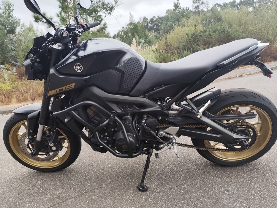 Yamaha mt09 akrapovic