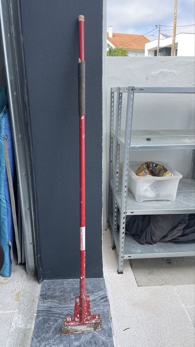 Raspador de cimento de obra com lamina metalica