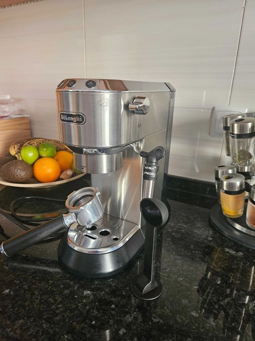 Máquina de Café DeLonghi Dedica Style