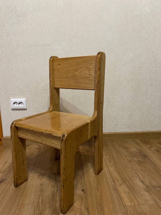 Стілець дубовий до дитячого стола