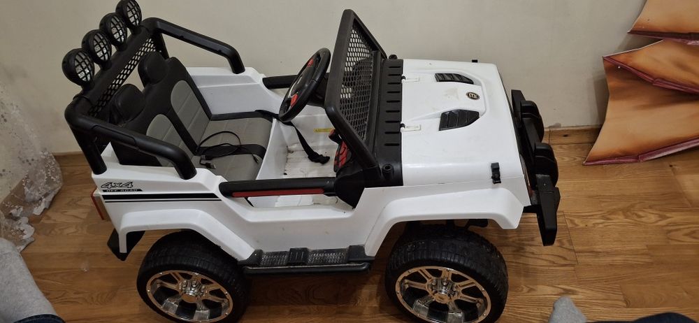 Продам джип на аккумуляторі