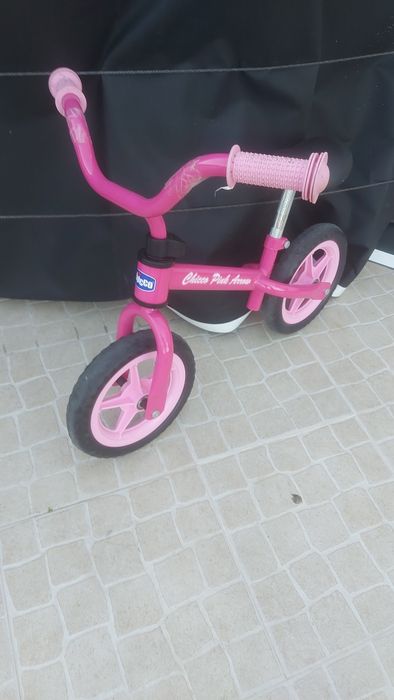 Bicicleta sem pedais Chicco cor de rosa