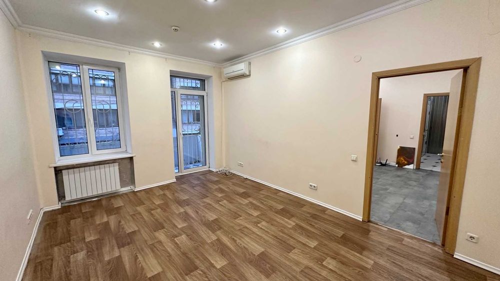 Без% Фото реал 51,3м2 2/4пов фасад ж/ф 3к офіс Шевченківський центр