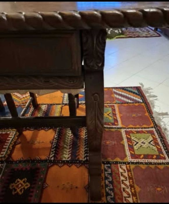 Mesa de Jantar Usada em Madeira Maciça – Estilo Antigo (Século XVII)