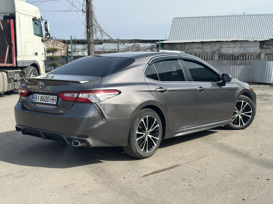 Toyota Camry SE 2018 рік