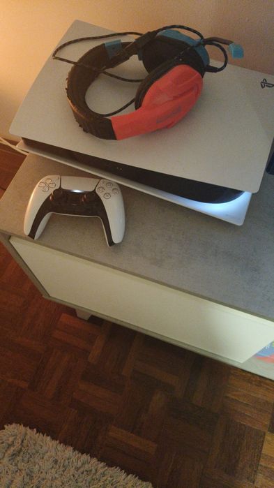 Vendo  PlayStation 5 como nova