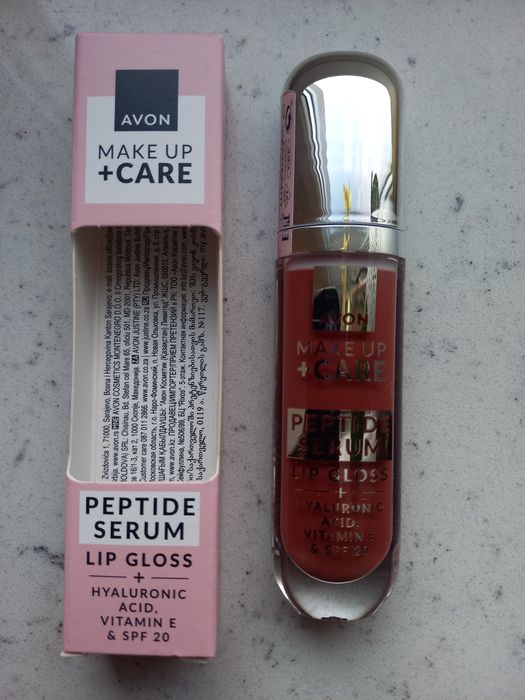 Błyszczyk-serum z peptydami Nourish Nude Avon