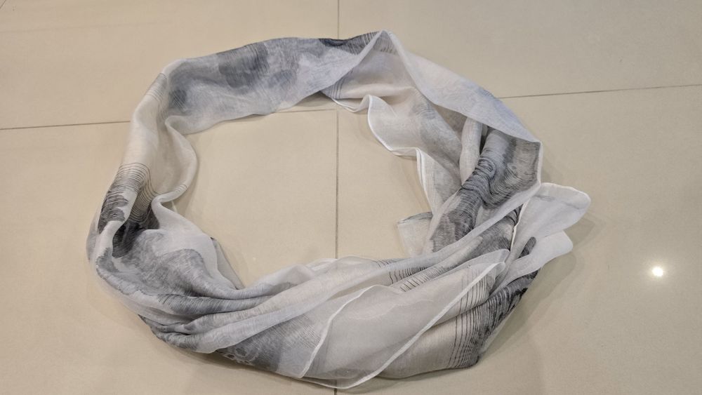 Cienki długi szal z wiskozy