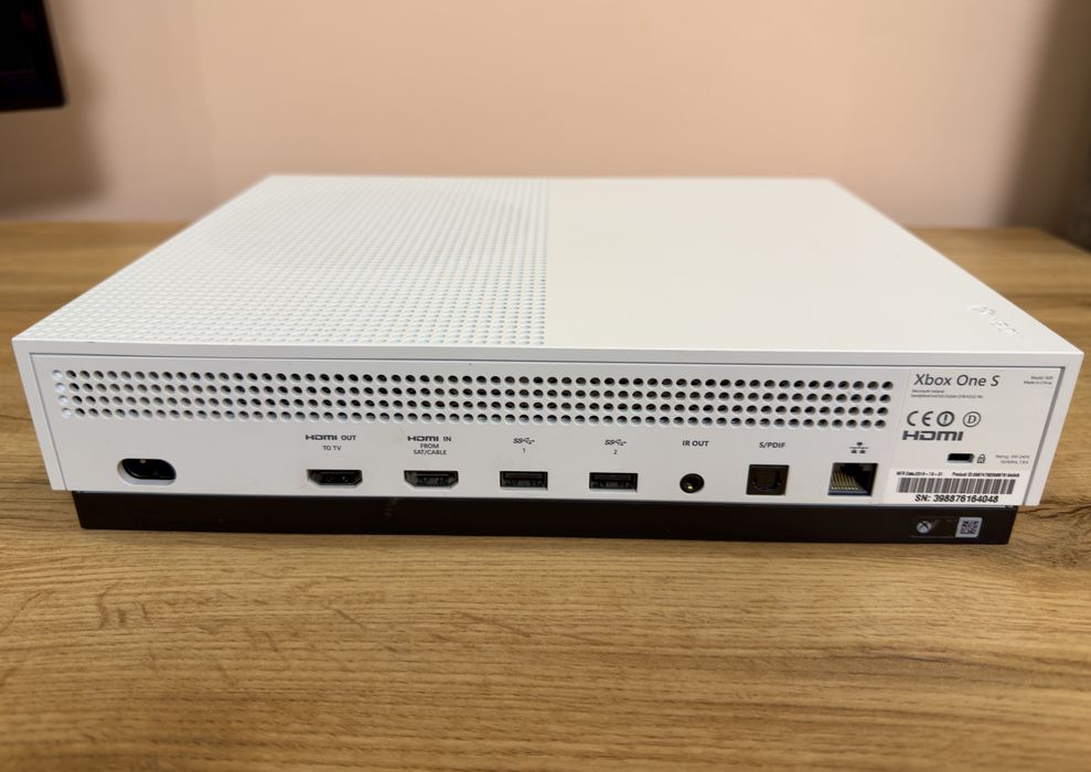 Продаю XBox one S 512gb