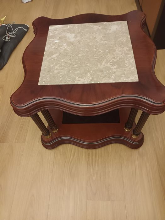 Mesa de centro madeira com marmore ao centro
