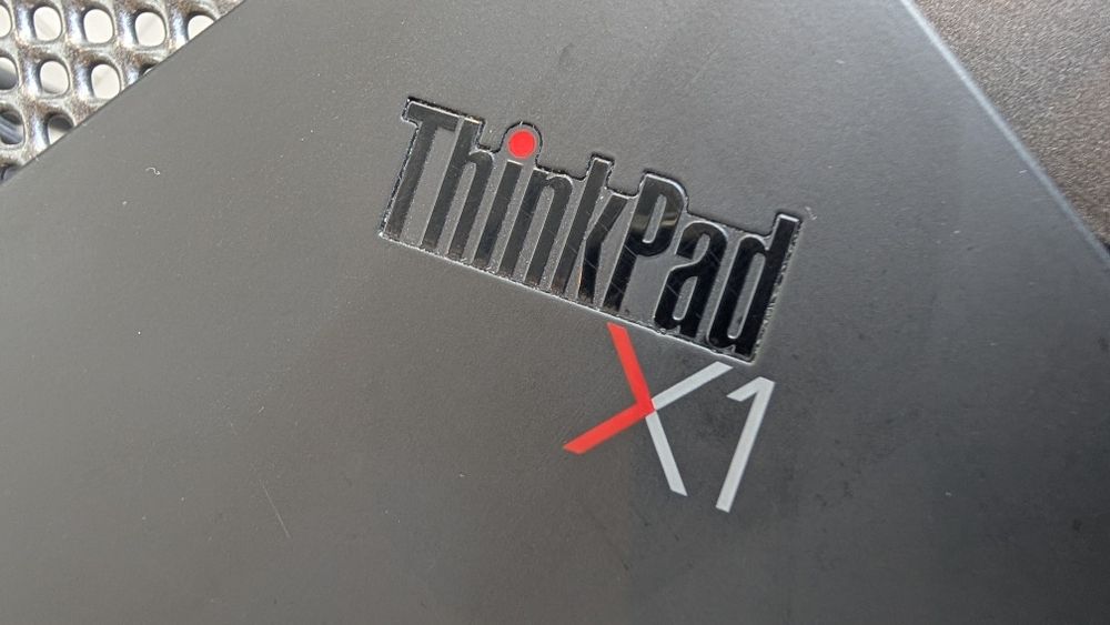 Lenovo ThinkPad X1 carbon, gen 8. I5-10th gen. 16 GB RAM, 520 GB SSD