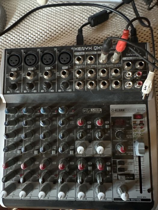 Mesa de Som Behringer