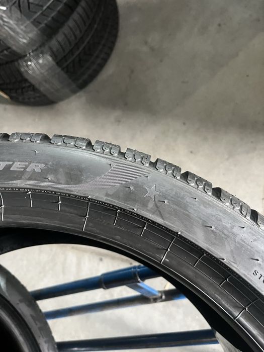 255/40/21 R21 Pirelli PZero Winter * 4шт нові зима
