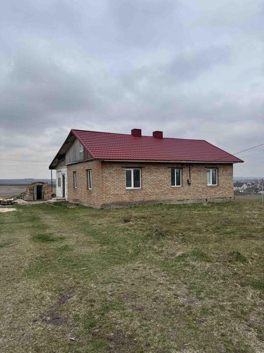 Продам будинок в с.Сатиїв. Зручності. Газове опалення