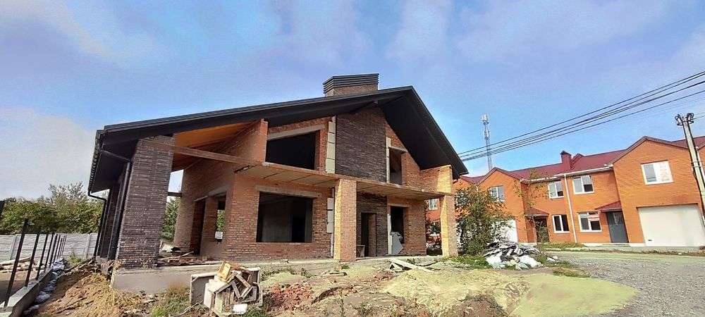 Продаж сучасного 2 поверхового будинку в престижному передмісті