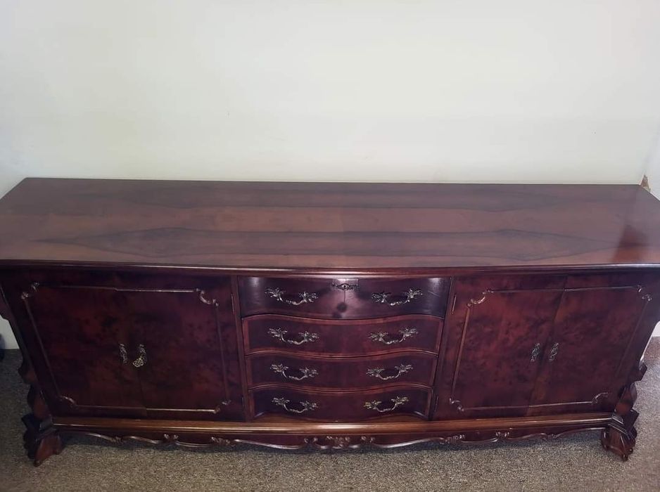 Jadalnia Chippendale. Komoda, witryna, stół i 6 krzeseł