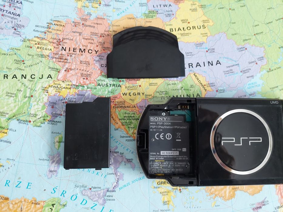 Konsola sony psp 3004 (3000) slim piano black 4gb 20 gier