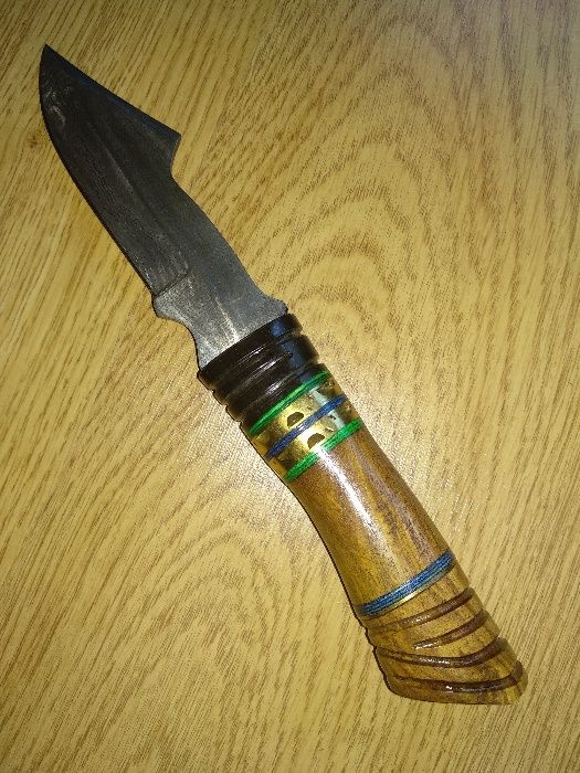 Facas feitas à mão em aço damasco (2 diferentes)