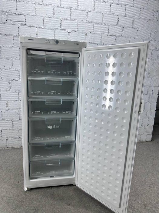 Продам морозильну камеру Siemens GS28B10/01