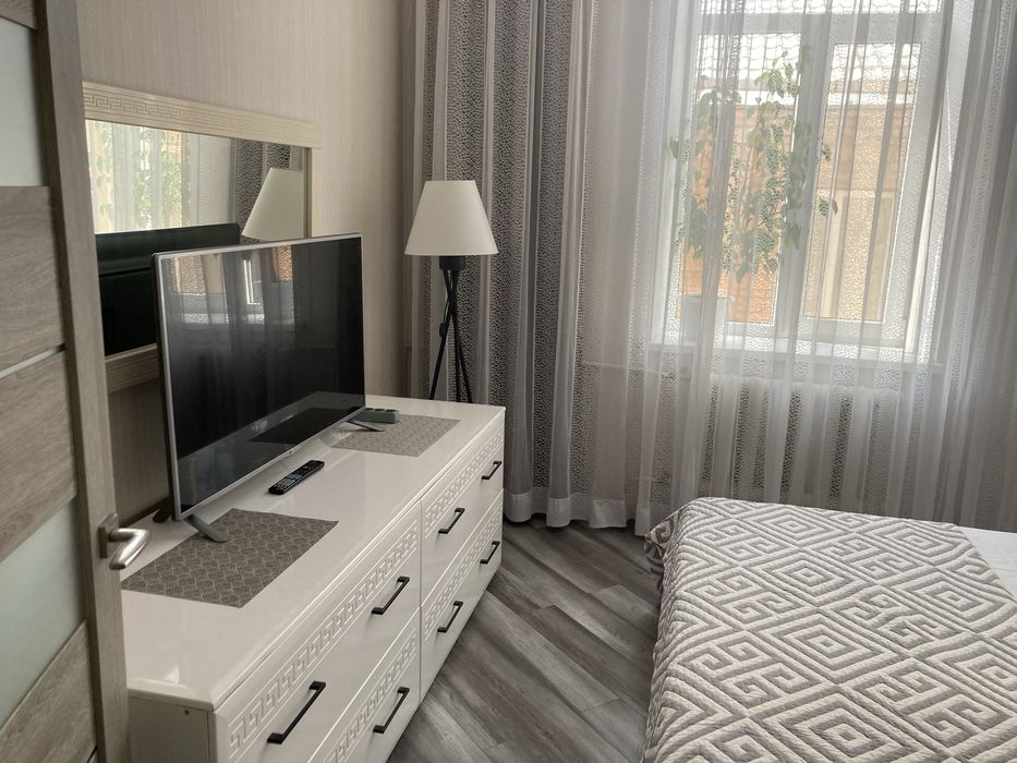 2-к ЛЮКС (світло завжди),тепла,подобово центр Соборна,54 ,Смарт ТВ