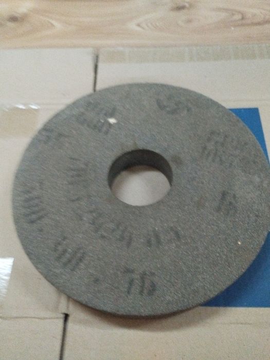 Продам наждачные круги новые.