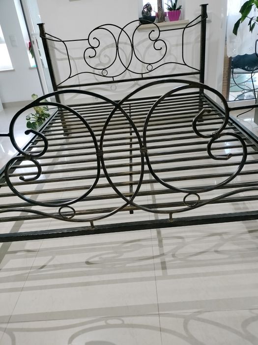 Cama de casal como nova