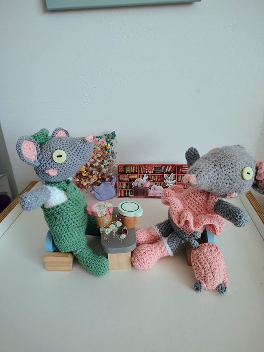 Rodzina  myszek  robionych na szydełku przytulanka