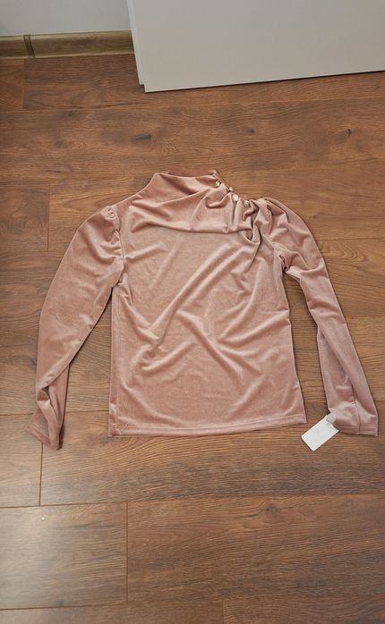 Nowa bluzka z metką