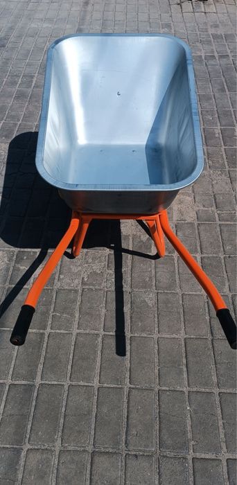 Тачка садово-будівельна двоколісна