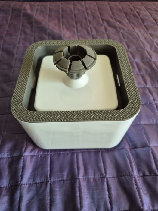 Фонтанчик для котів та собак із змінними фільтрами