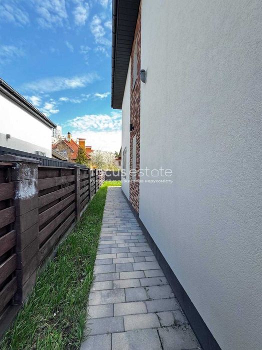 Без комісіЇ. Чайка. Продаж будинку з дизайнерським ремонтом.