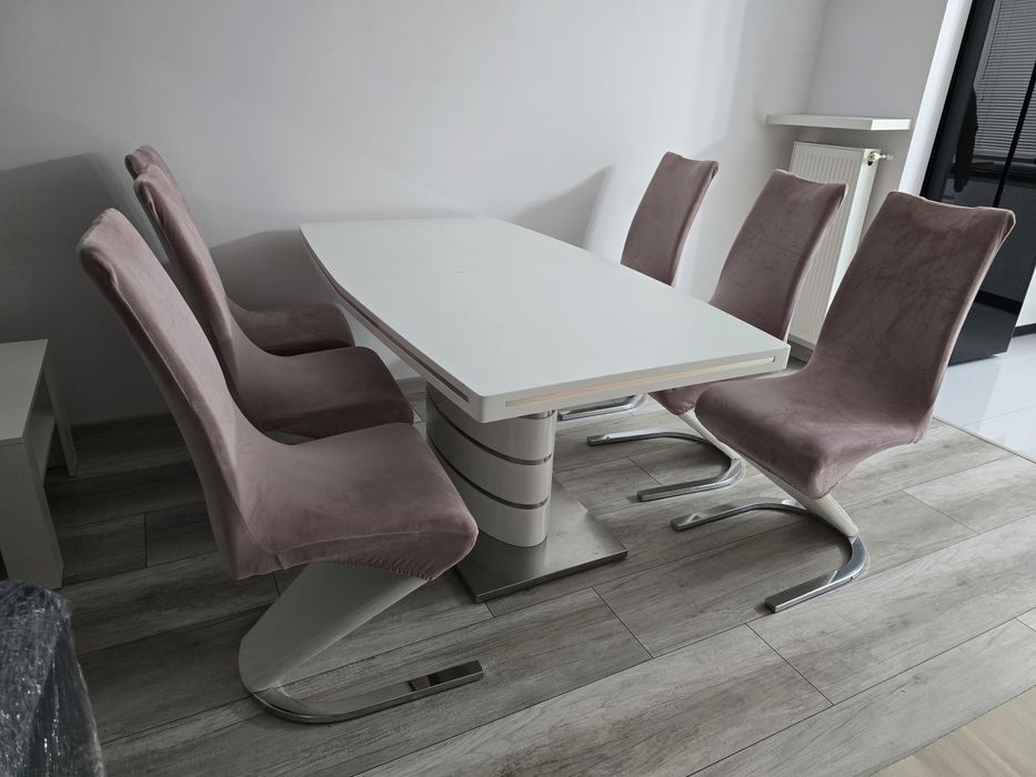 Zestaw stół i 6 krzeseł. Sprzedam w komplecie lub osobno.