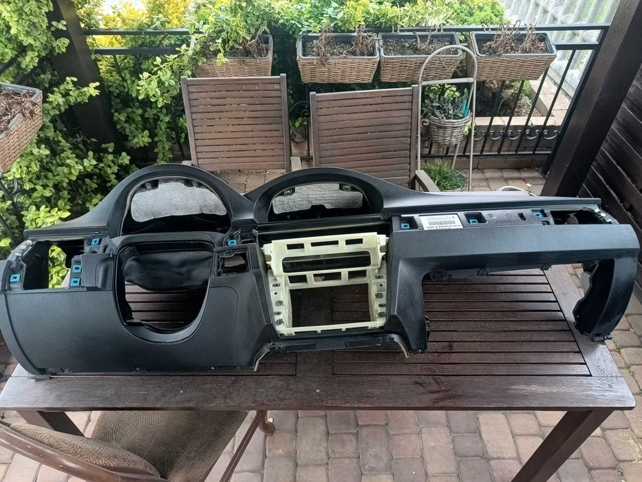 BMW E90 E91 E92 E93 deska rozdzielcza konsola navi europa czarna