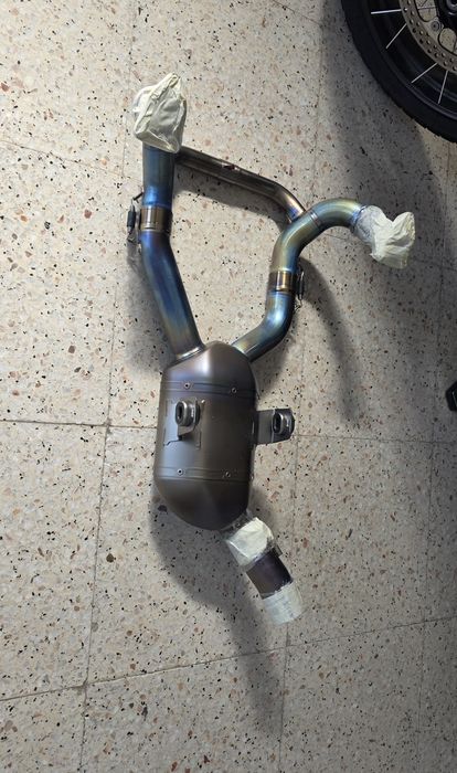 Linha  AKRAPOVIC Titanium – BMW GS 1300 / GS 1300 Adventure