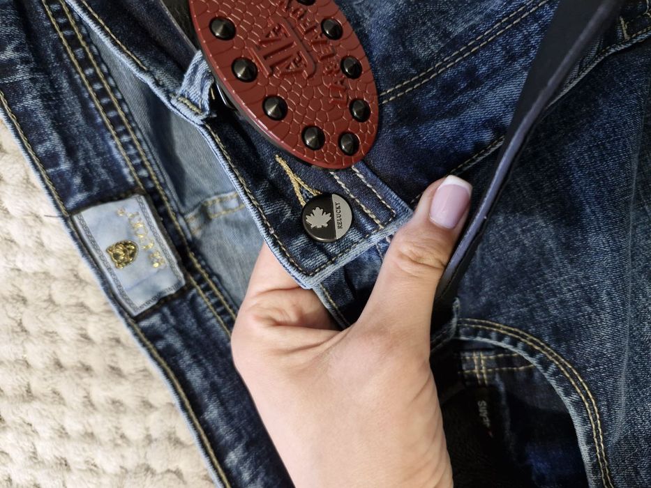 Новые джинсы с ремнем