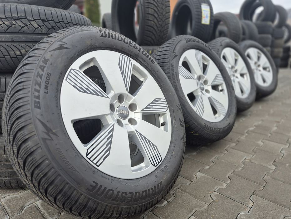 Продаж комплекту оригінальних дисків  AUDI E-TRON з зимовою гумою