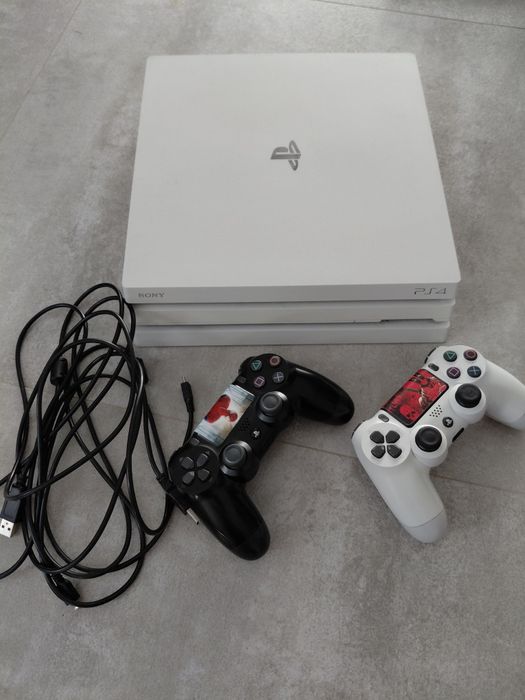 Sprzedam PS4 Pro