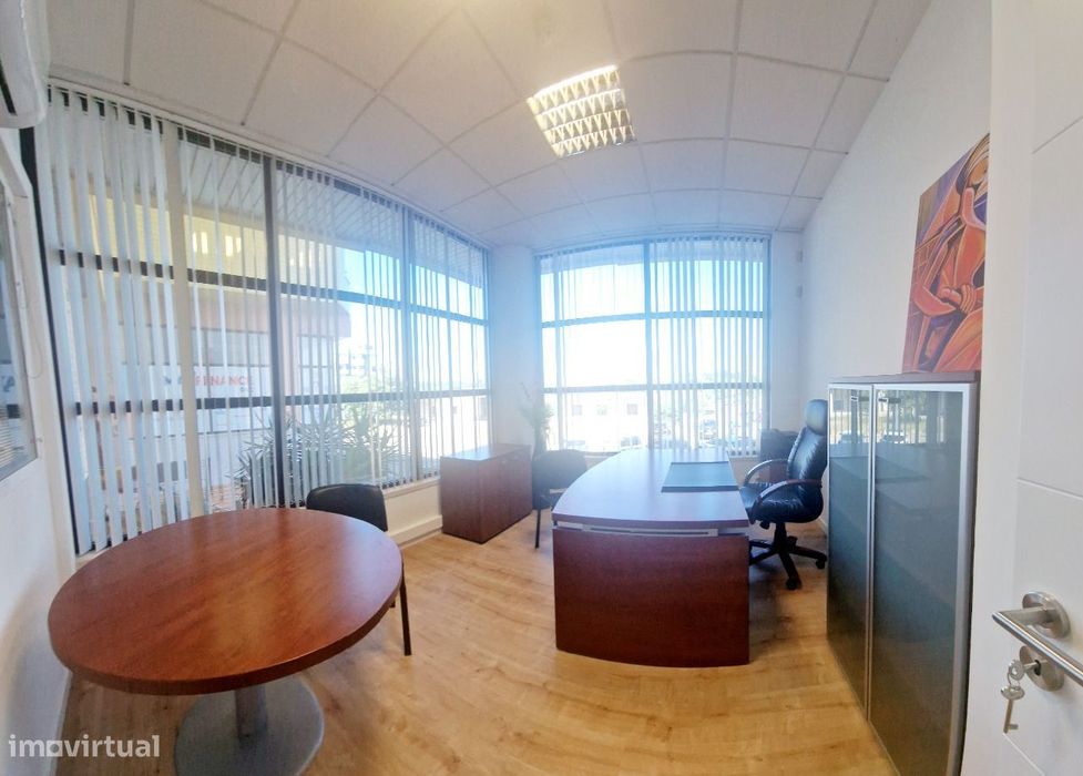 Arrenda-se Gabinete em Loja