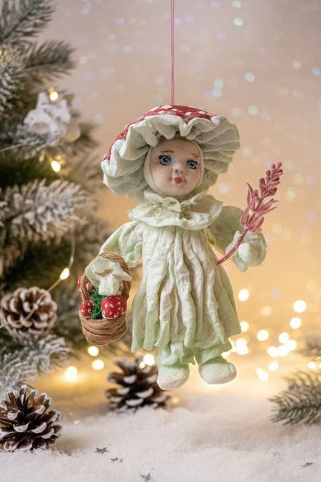 Новорічна іграшка дівчинка-мухоморчик