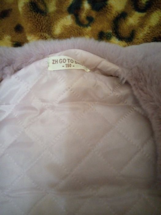 Продам меховую желетку