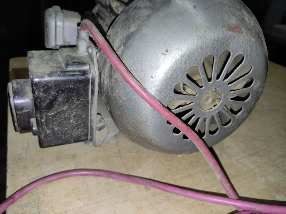 Електромотор (2 шт по 1000 грн)