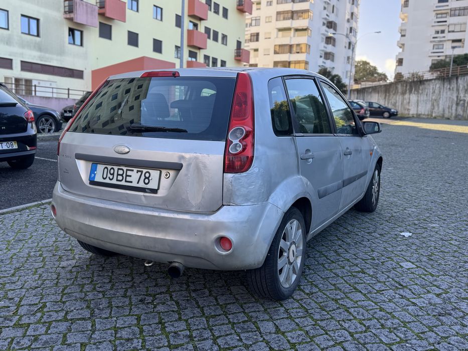 Ford fiesta 1.2 gasolina ano 2006 em bom estado geral.