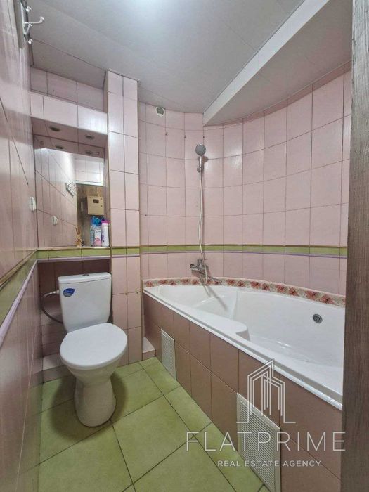 Продам 2к квартиру,2 поверх, метро, парк, пр-т Голосіївський, ТОРГ
